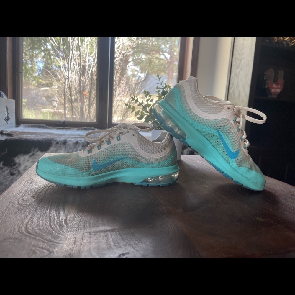 Nike’s - Picture 2 of 5